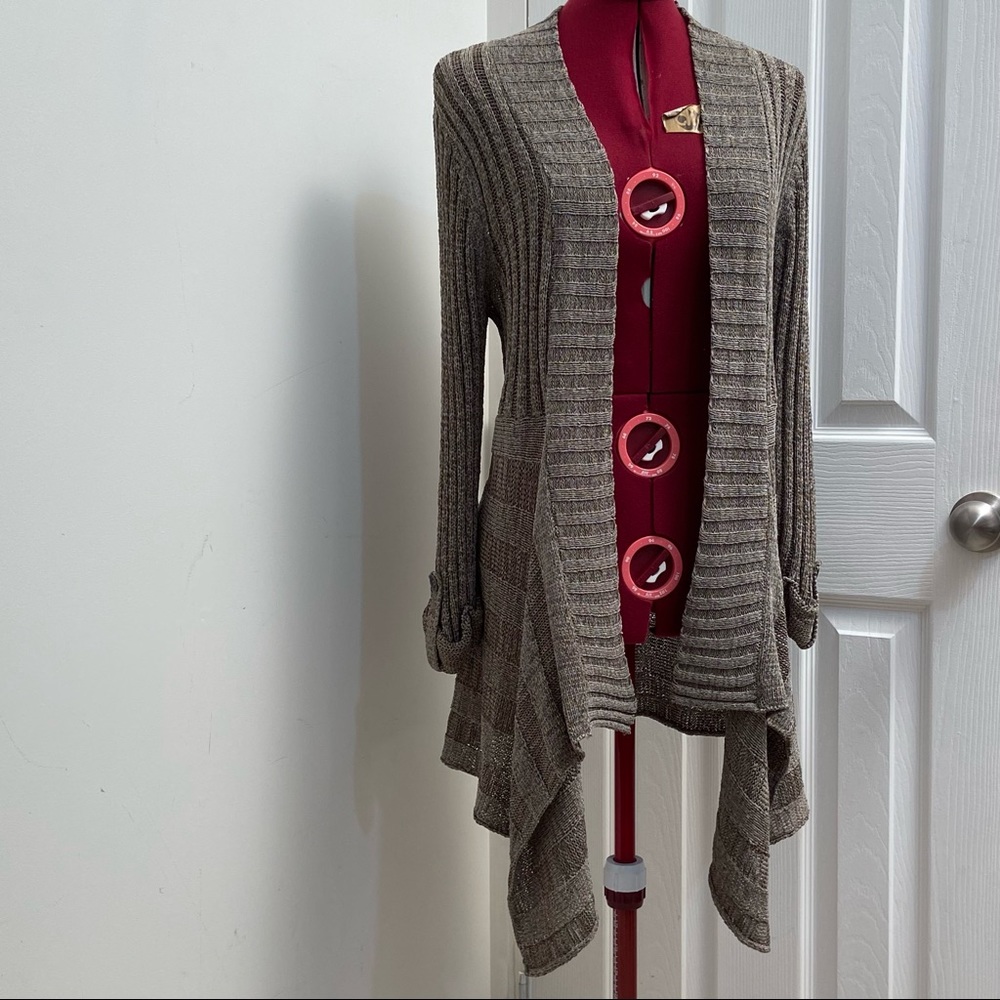 Wallis women tan grey colour long sleeves cardigan. SizeM. Great used condition.